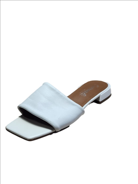 L'INTERVALLE Shoes - L'INTERVALLE White leather low block heel slide sandals